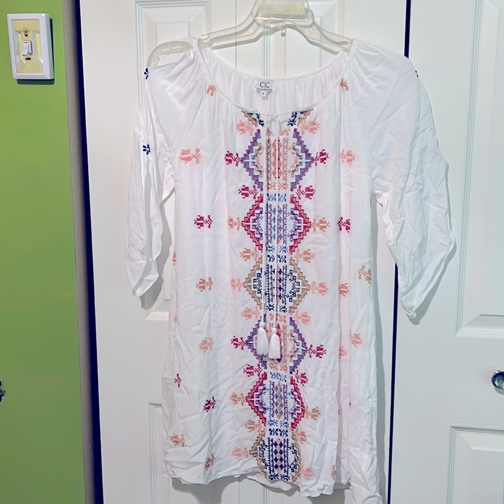 Chic Connection White Dress W/Multi color Embroidery, Womens S/P pre owned